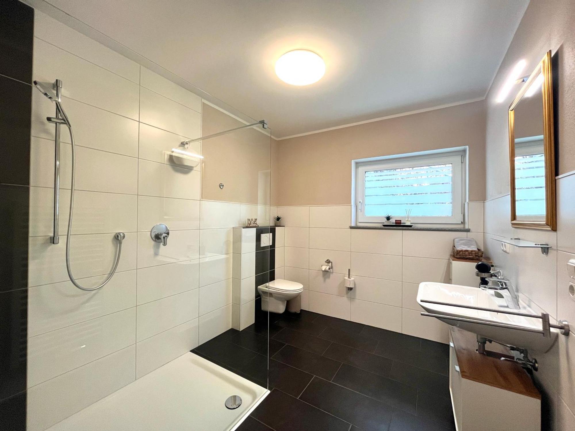 Ferienwohnung Sonnenterrasse, 1-4 Personen, 2 Schlafzimmer, Grosse Terrasse Müden Екстериор снимка
